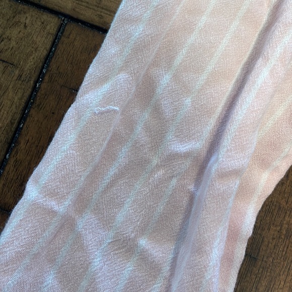 3/$15🔴 SO Medium Pink and White Striped Blouse ties up buttons up long sleeve - Picture 6 of 9